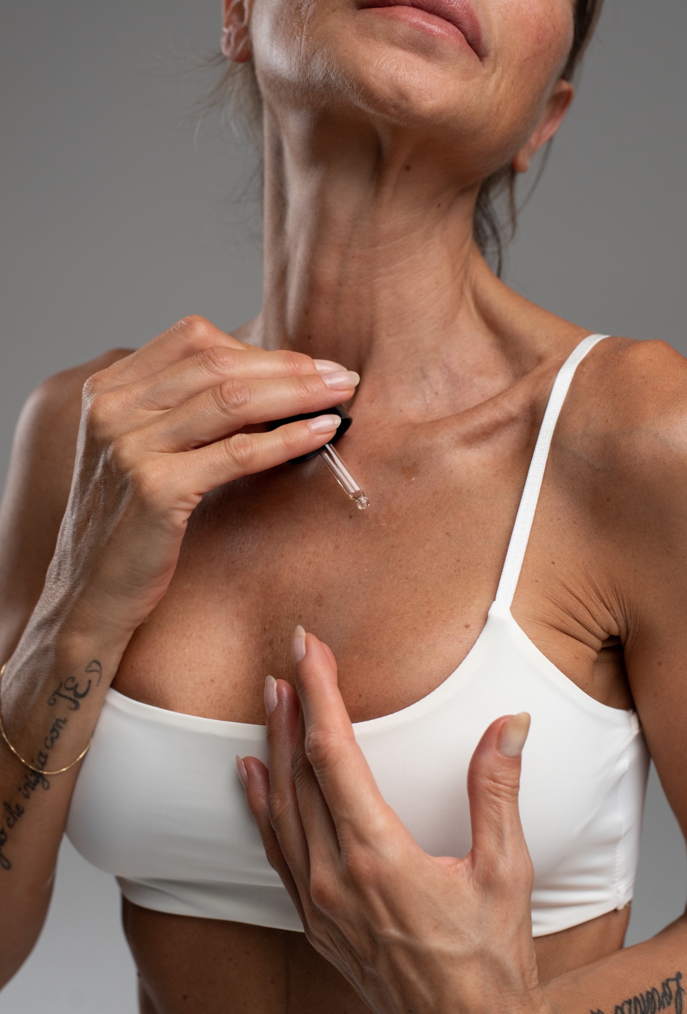 Serum für Hals und Dekolleté